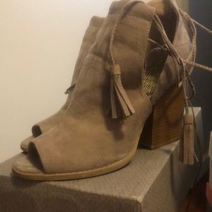 Used open toe booties